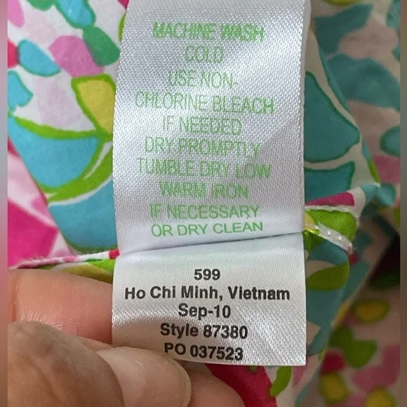 Lilly Pulitzer Print Blouse Size 10 - Picture 6 of 10